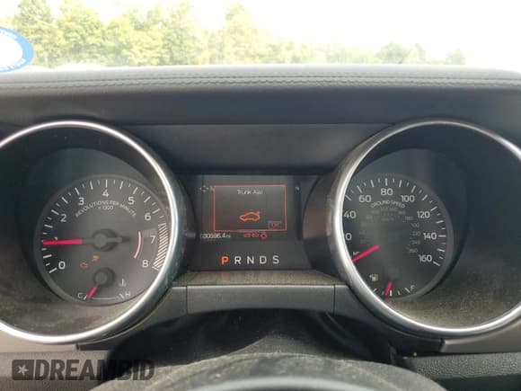 ✅ 2020 Ford Mustang EcoBoost Premium • VIN: 1FATP8UHXL5127441 • Lot: 82107025. Listed on Copart with 30,596 mi. Free auction sales archive from the USA and detailed vehicle history report at DreamBid. Image 9.