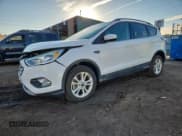 ✅ 2018 Ford Escape SE • VIN: 1FMCU9GD8JUB12808 • Lot: 92107735. Wystawiony na Copart z przebiegiem 85 316 mil. Bezpłatny archiwum sprzedaży aukcyjnych z USA i szczegółowy raport historii pojazdu na DreamBid. Zdjęcie 1.