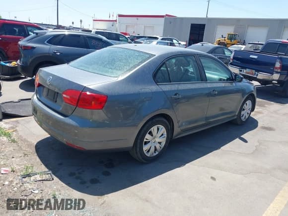 ✅ 2012 Volkswagen Jetta S • VIN: 3VW2K7AJ6CM385436 • Lot: 42506347. Wystawiony na IAAI z przebiegiem 200 332 mil. Bezpłatny archiwum sprzedaży aukcyjnych z USA i szczegółowy raport historii pojazdu na DreamBid. Zdjęcie 4.