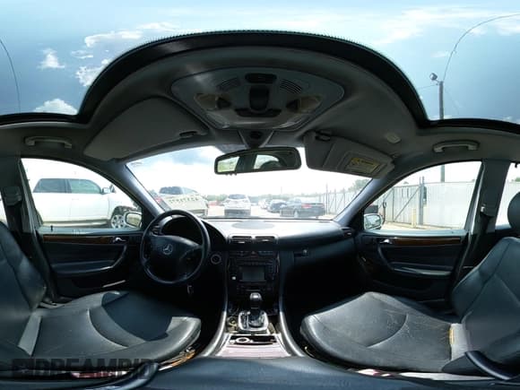 ✅ 2003 Mercedes-Benz C 320 • VIN: WDBRF64J73F341438 • Lot: 42371572. Wystawiony na IAAI z przebiegiem 228 061 mil. Bezpłatny archiwum sprzedaży aukcyjnych z USA i szczegółowy raport historii pojazdu na DreamBid. Zdjęcie 23.