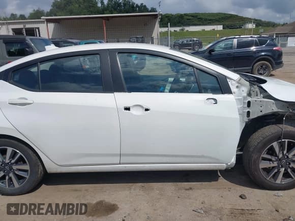 ✅ 2023 Nissan Versa SV • VIN: 3N1CN8EV5PL824111 • Лот: 42994065. Опубликован ранее на IAAI с пробегом 108 958 миль. Бесплатный доступ к архиву аукционных продаж из США и подробный отчёт об истории автомобиля на DreamBid. Изображение 14.