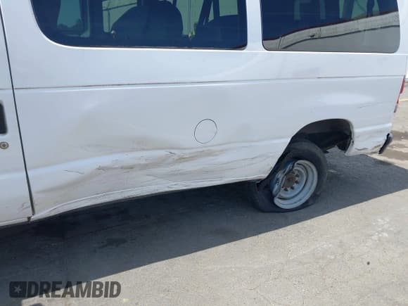 ✅ 2013 Ford Econoline Passenger XL • VIN: 1FBNE3BL4DDA56459 • Lot: 42223633. Wystawiony na IAAI z przebiegiem 411 732 mil. Bezpłatny archiwum sprzedaży aukcyjnych z USA i szczegółowy raport historii pojazdu na DreamBid. Zdjęcie 6.