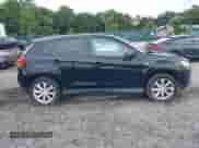 2013 Mitsubishi Outlander ES z VIN 4A4AP3AU5DE014285, wystawiony jako IAAI lot #42982842 z przebiegiem 153 853 mil mil oraz . Historia ofert i sprzedaży dostępna na DreamBid. Obrazek 13.