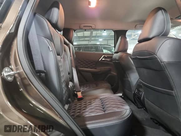 2024 Mitsubishi Outlander SEL with VIN JA4J4WA82RZ073843, listed as a Copart auction lot 81331465 with 10,233 mi miles and Salvage title. Bid and sale history available at DreamBid. Image 11.