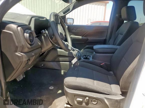 ✅ 2024 Chevrolet Colorado 4WD Trail Boss • VIN: 1GCPTEEK8R1193700 • Лот: 65854785. Опубликован ранее на Copart с пробегом 28 856 миль. Бесплатный доступ к архиву аукционных продаж из США и подробный отчёт об истории автомобиля на DreamBid. Изображение 7.