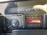 ✅ 2007 Lincoln Navigator • VIN: 5LMFU275X7LJ05979 • Lot: 81863025. Wystawiony na Copart z przebiegiem 242 619 mil. Bezpłatny archiwum sprzedaży aukcyjnych z USA i szczegółowy raport historii pojazdu na DreamBid. Zdjęcie 9.