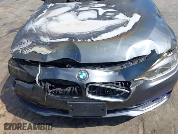 ✅ 2018 BMW 3 Series 330i xDrive • VIN: WBA8D9G54JNU70241 • Lot: 42226428. Listed on IAAI with Not provided. Free auction sales archive from the USA and detailed vehicle history report at DreamBid. Image 6.