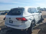 ✅ 2022 Volkswagen Tiguan SE • VIN: 3VV3B7AXXNM157116 • Lot: 43312351. Wystawiony na IAAI z przebiegiem 72 331 mil. Bezpłatny archiwum sprzedaży aukcyjnych z USA i szczegółowy raport historii pojazdu na DreamBid. Zdjęcie 4.