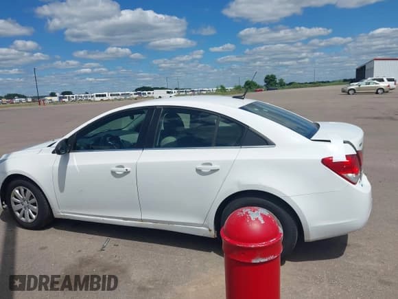 ✅ 2011 Chevrolet Cruze LS • VIN: 1G1PC5SH8B7230507 • Lot: 42774991. Wystawiony na IAAI z przebiegiem 187 354 mil. Bezpłatny archiwum sprzedaży aukcyjnych z USA i szczegółowy raport historii pojazdu na DreamBid. Zdjęcie 14.