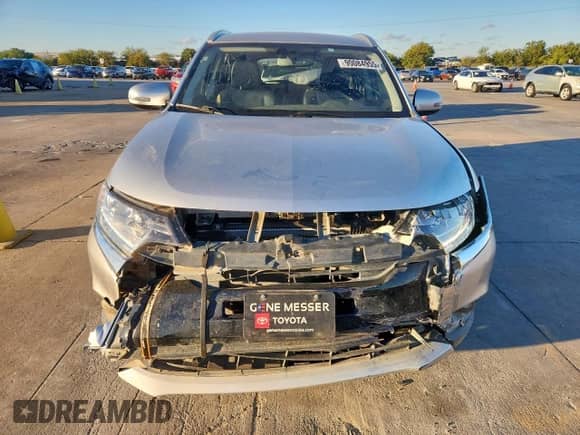 2018 Mitsubishi Outlander SE with VIN JA4AD3A31JZ010420, listed as a Copart auction lot 90084955 with 126,051 mi miles and Clean title. Bid and sale history available at DreamBid. Image 5.