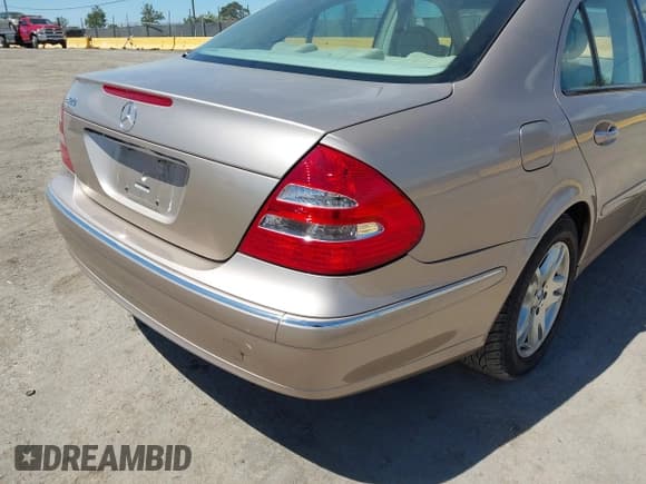 ✅ 2003 Mercedes-Benz E 320 • VIN: WDBUF65JX3A216147 • Лот: 43063635. Опубликован ранее на IAAI с пробегом 222 283 миль. Бесплатный доступ к архиву аукционных продаж из США и подробный отчёт об истории автомобиля на DreamBid. Изображение 6.