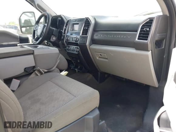 ✅ 2017 Ford F-250 Lariat • VIN: 1FT7W2BT2HED10715 • Lot: 42820538. Wystawiony na IAAI z przebiegiem 231 009 mil. Bezpłatny archiwum sprzedaży aukcyjnych z USA i szczegółowy raport historii pojazdu na DreamBid. Zdjęcie 5.