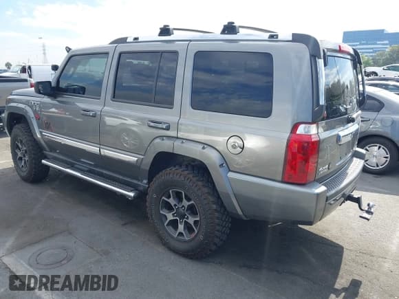 ✅ 2007 Jeep Commander Limited • VIN: 1J8HG58277C657056 • Lot: 43490802. Wystawiony na IAAI z przebiegiem 119 538 mil. Bezpłatny archiwum sprzedaży aukcyjnych z USA i szczegółowy raport historii pojazdu na DreamBid. Zdjęcie 3.