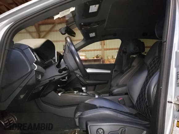 ✅ 2018 Audi SQ5 Premium Plus • VIN: WA1A4AFY8J2009301 • Лот: 37972503. Опубликован ранее на Copart с пробегом 171 418 миль. Бесплатный доступ к архиву аукционных продаж из США и подробный отчёт об истории автомобиля на DreamBid. Изображение 7.