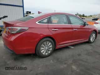 2016 Hyundai Sonata SE z VIN KMHE24L10GA032426, wystawiony jako Copart lot #71078715 z przebiegiem 185 884 mil mil oraz Czysty tytuł • Clean title. Historia ofert i sprzedaży dostępna na DreamBid. Obrazek 3.