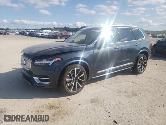 ✅ 2024 Volvo XC90 Ultimate Bright Theme • VIN: YV4062PF6R1219649 • Lot: 82462854. Listed on Copart with 6,926 mi. Free auction sales archive from the USA and detailed vehicle history report at DreamBid. Image 1.