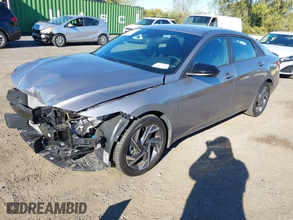 ✅ 2025 Hyundai Elantra SEL Sport • VIN: KMHLM4DG0SU882455 • Lot: 43391644. Listed on IAAI with 8,201 mi. Free auction sales archive from the USA and detailed vehicle history report at DreamBid. Image 18.