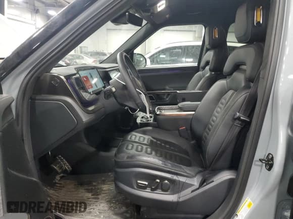 ✅ 2022 Rivian R1T Launch Edition • VIN: 7FCTGAALXNN005332 • Lot: 48002285. Wystawiony na Copart z przebiegiem 24 488 mil. Bezpłatny archiwum sprzedaży aukcyjnych z USA i szczegółowy raport historii pojazdu na DreamBid. Zdjęcie 7.