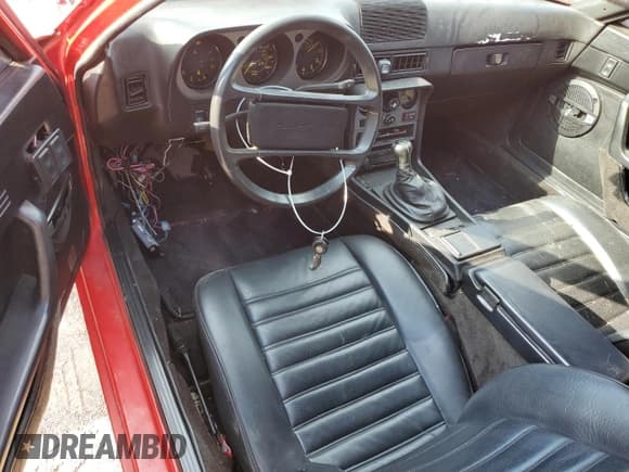 ✅ 1983 Porsche 944 • VIN: WP0AA0943DN452198 • Лот: 67845454. Опубликован ранее на Copart с пробегом 62 997 миль. Бесплатный доступ к архиву аукционных продаж из США и подробный отчёт об истории автомобиля на DreamBid. Изображение 8.