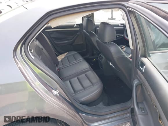 ✅ 2008 Volkswagen Jetta Wolfsburg Edition • VIN: 3VWRA71KX8M181952 • Lot: 42417030. Listed on IAAI with 165,739 mi. Free auction sales archive from the USA and detailed vehicle history report at DreamBid. Image 8.