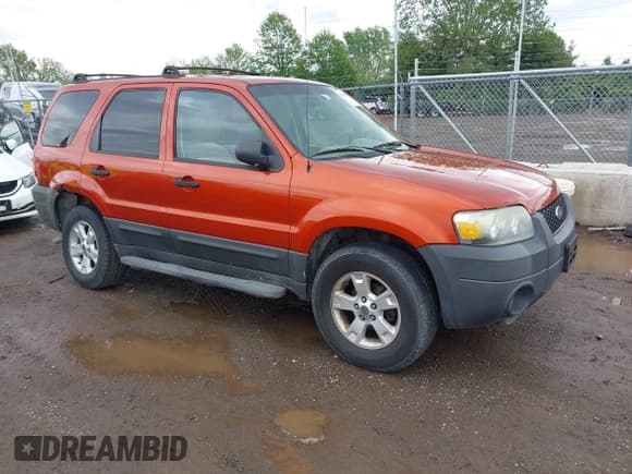 ✅ 2006 Ford Escape XLT • VIN: 1FMYU03156KA55418 • Lot: 42193005. Listed on IAAI with 197,823 mi. Free auction sales archive from the USA and detailed vehicle history report at DreamBid. Image 1.