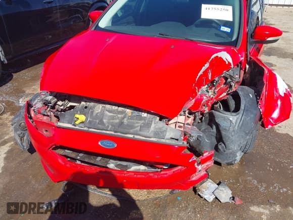 ✅ 2015 Ford Focus SE • VIN: 1FADP3F24FL283927 • Lot: 41755250. Listed on IAAI with Not provided. Free auction sales archive from the USA and detailed vehicle history report at DreamBid. Image 6.