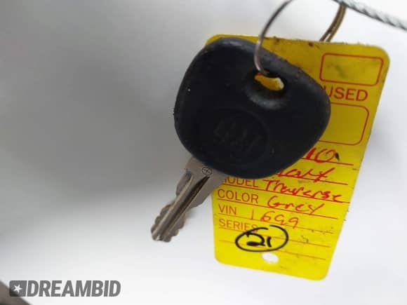 2010 Chevrolet Traverse LS z VIN 1GNLREED1AJ221699, wystawiony jako IAAI lot #43445363 z przebiegiem Nie podano mil oraz . Historia ofert i sprzedaży dostępna na DreamBid. Obrazek 11.