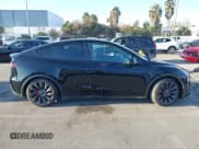 ✅ 2024 Tesla Model Y Performance • VIN: 7SAYGDEF2RF069471 • Lot: 43853119. Wystawiony na IAAI z przebiegiem 18 014 mil. Bezpłatny archiwum sprzedaży aukcyjnych z USA i szczegółowy raport historii pojazdu na DreamBid. Zdjęcie 13.