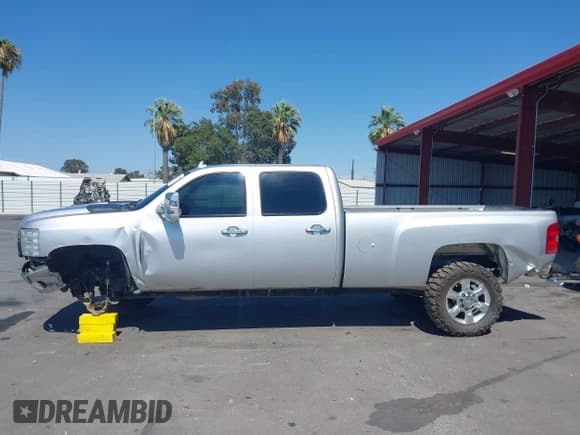 ✅ 2014 Chevrolet Silverado 2500HD LT • VIN: 1GC1KXC82EF139303 • Lot: 42747537. Listed on IAAI with 271,409 mi. Free auction sales archive from the USA and detailed vehicle history report at DreamBid. Image 15.