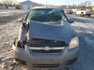 2009 Chevrolet Aveo 1LT z VIN KL1TD56E39B608752, wystawiony jako Copart lot #43245865 z przebiegiem 140 707 mil mil oraz Szkoda całkowita • Salvage title. Historia ofert i sprzedaży dostępna na DreamBid. Obrazek 5.