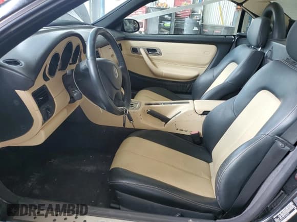 ✅ 2001 Mercedes-Benz SLK 230 Kompressor • VIN: WDBKK49F21F184727 • Лот: 65192575. Опубликован ранее на Copart с пробегом 124 730 миль. Бесплатный доступ к архиву аукционных продаж из США и подробный отчёт об истории автомобиля на DreamBid. Изображение 7.