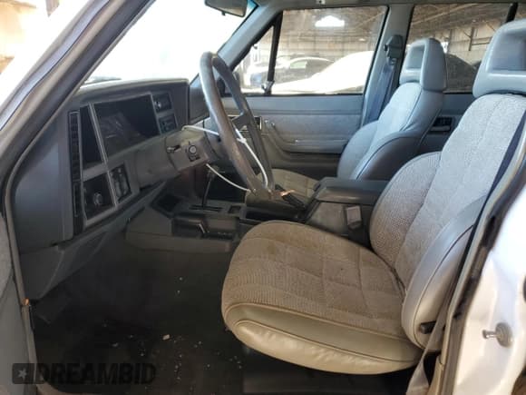 ✅ 1990 Jeep Cherokee Laredo • VIN: 1J4FJ58L8LL282842 • Lot: 87071724. Listed on Copart with 232,415 mi. Free auction sales archive from the USA and detailed vehicle history report at DreamBid. Image 7.