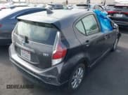 ✅ 2017 Toyota Prius One • VIN: JTDKDTB39H1592526 • Lot: 42474365. Wystawiony na IAAI z przebiegiem 124 777 mil. Bezpłatny archiwum sprzedaży aukcyjnych z USA i szczegółowy raport historii pojazdu na DreamBid. Zdjęcie 4.