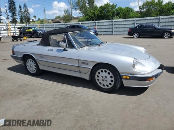 ✅ 1986 Alfa Romeo Spider Veloce • VIN: ZARBA5419G1040612 • Lot: 67094615. Wystawiony na Copart z przebiegiem 84 485 mil. Bezpłatny archiwum sprzedaży aukcyjnych z USA i szczegółowy raport historii pojazdu na DreamBid. Zdjęcie 4.