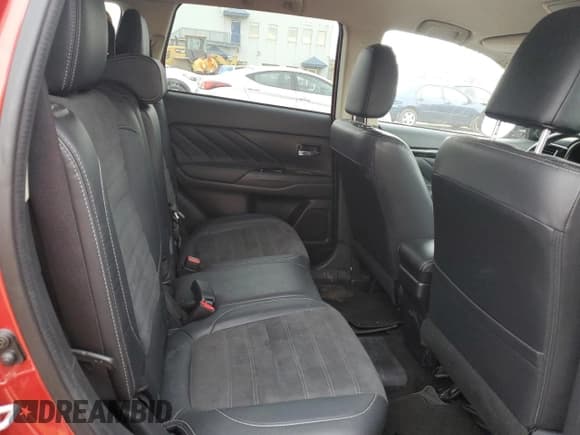 ✅ 2018 Mitsubishi Outlander SEL • VIN: JA4J24A57JZ611893 • Лот: 71230895. Опубликован ранее на Copart с пробегом 108 784 миль. Бесплатный доступ к архиву аукционных продаж из США и подробный отчёт об истории автомобиля на DreamBid. Изображение 10.