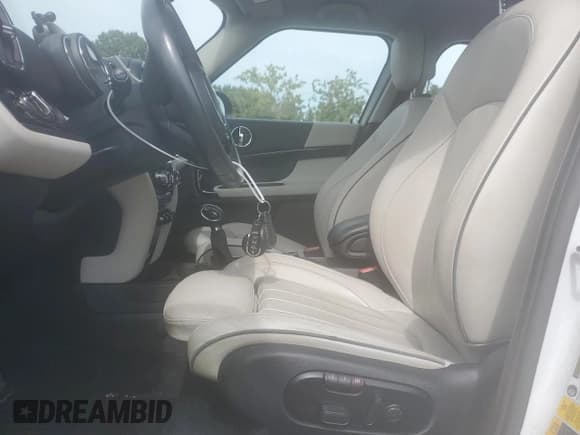 ✅ 2019 MINI Countryman Cooper S E • VIN: WMZYU7C52K3F94747 • Лот: 82133815. Опубликован ранее на Copart с пробегом 113 010 миль. Бесплатный доступ к архиву аукционных продаж из США и подробный отчёт об истории автомобиля на DreamBid. Изображение 7.