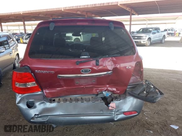 ✅ 2007 Kia Sorento LX • VIN: KNDJD736775666738 • Lot: 42371168. Listed on IAAI with 161,799 mi. Free auction sales archive from the USA and detailed vehicle history report at DreamBid. Image 6.