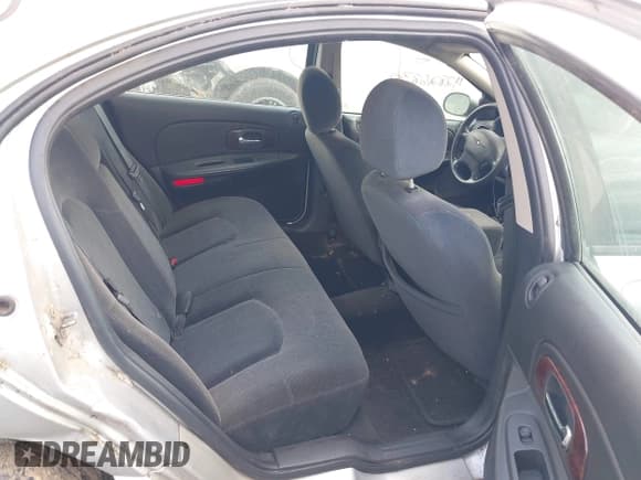 ✅ 2004 Chrysler Concorde LX • VIN: 2C3HD46R04H674725 • Lot: 42826830. Wystawiony na IAAI z przebiegiem 193 428 mil. Bezpłatny archiwum sprzedaży aukcyjnych z USA i szczegółowy raport historii pojazdu na DreamBid. Zdjęcie 8.