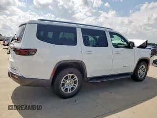 ✅ 2022 Jeep Wagoneer Series I • VIN: 1C4SJVAT4NS195611 • Лот: 62651205. Опубликован ранее на Copart с пробегом 23 660 миль. Бесплатный доступ к архиву аукционных продаж из США и подробный отчёт об истории автомобиля на DreamBid. Изображение 3.