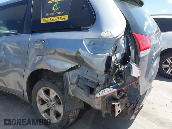 ✅ 2014 Toyota Sienna LE AAS • VIN: 5TDKK3DC5ES426425 • Lot: 42523003. Listed on IAAI with 185,048 mi. Free auction sales archive from the USA and detailed vehicle history report at DreamBid. Image 6.