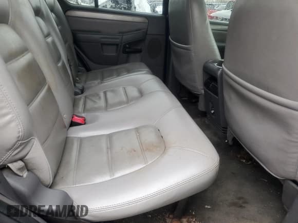 ✅ 2005 Ford Explorer XLT • VIN: 1FMZU63K25UA51376 • Лот: 87613645. Опубликован ранее на Copart с пробегом 250 878 миль. Бесплатный доступ к архиву аукционных продаж из США и подробный отчёт об истории автомобиля на DreamBid. Изображение 10.