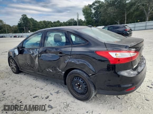 ✅ 2012 Ford Focus S • VIN: 1FAHP3E29CL443587 • Lot: 86248665. Listed on Copart with 220,586 mi. Free auction sales archive from the USA and detailed vehicle history report at DreamBid. Image 2.