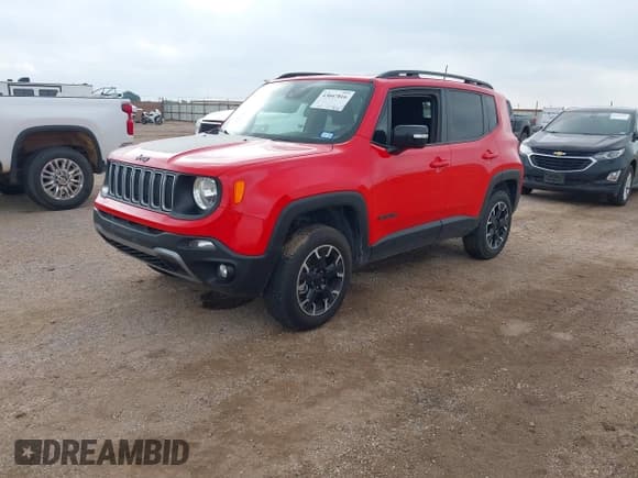 ✅ 2023 Jeep Renegade Latitude • VIN: ZACNJDB13PPP57427 • Lot: 43047816. Wystawiony na IAAI z przebiegiem Nie podano. Bezpłatny archiwum sprzedaży aukcyjnych z USA i szczegółowy raport historii pojazdu na DreamBid. Zdjęcie 2.