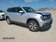 ✅ 2018 Volkswagen Atlas SE • VIN: 1V2CP2CA2JC598549 • Lot: 84050745. Listed on Copart with 137,008 mi. Free auction sales archive from the USA and detailed vehicle history report at DreamBid. Image 4.