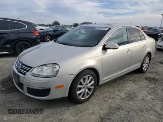 ✅ 2010 Volkswagen Jetta SE • VIN: 3VWRZ7AJ7AM115493 • Lot: 90128575. Wystawiony na Copart z przebiegiem 183 689 mil. Bezpłatny archiwum sprzedaży aukcyjnych z USA i szczegółowy raport historii pojazdu na DreamBid. Zdjęcie 1.