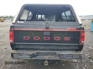 1993 Dodge Dakota z VIN 1B7GG23X4PS241900, wystawiony jako Copart lot #67055135 z przebiegiem Nie podano mil oraz Szkoda całkowita • Salvage title. Historia ofert i sprzedaży dostępna na DreamBid. Obrazek 6.