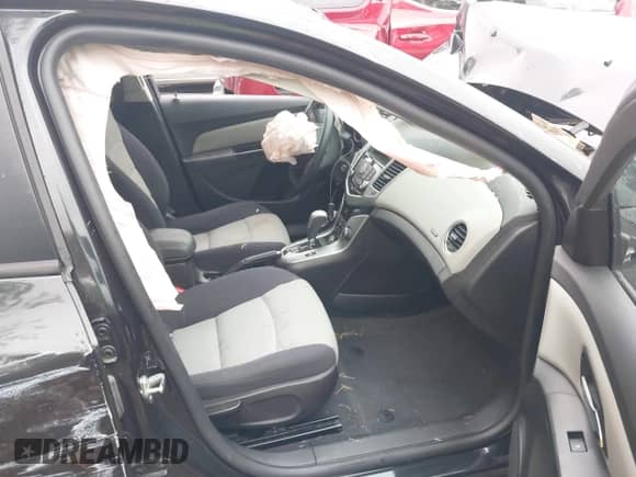 2014 Chevrolet Cruze LS z VIN 1G1PA5SH1E7336369, wystawiony jako IAAI lot #43311124 z przebiegiem 101 303 mil mil oraz . Historia ofert i sprzedaży dostępna na DreamBid. Obrazek 5.