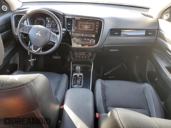 ✅ 2018 Mitsubishi Outlander ES • VIN: JA4AZ3A33JZ020383 • Lot: 92745145. Listed on Copart with 61,101 mi. Free auction sales archive from the USA and detailed vehicle history report at DreamBid. Image 8.