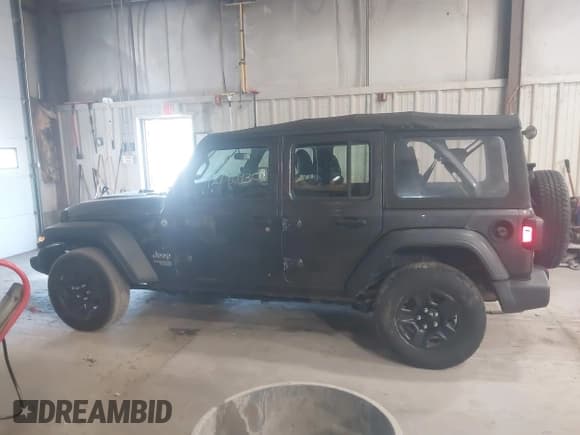 ✅ 2020 Jeep Wrangler Unlimited Freedom • VIN: 1C4HJXDGXLW271035 • Lot: 42980930. Listed on IAAI with Not provided. Free auction sales archive from the USA and detailed vehicle history report at DreamBid. Image 13.
