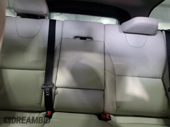 ✅ 2015 Volvo XC60 T6 Platinum • VIN: YV4902RV0F2699805 • Lot: 70168355. Listed on Copart with 114,742 mi. Free auction sales archive from the USA and detailed vehicle history report at DreamBid. Image 10.